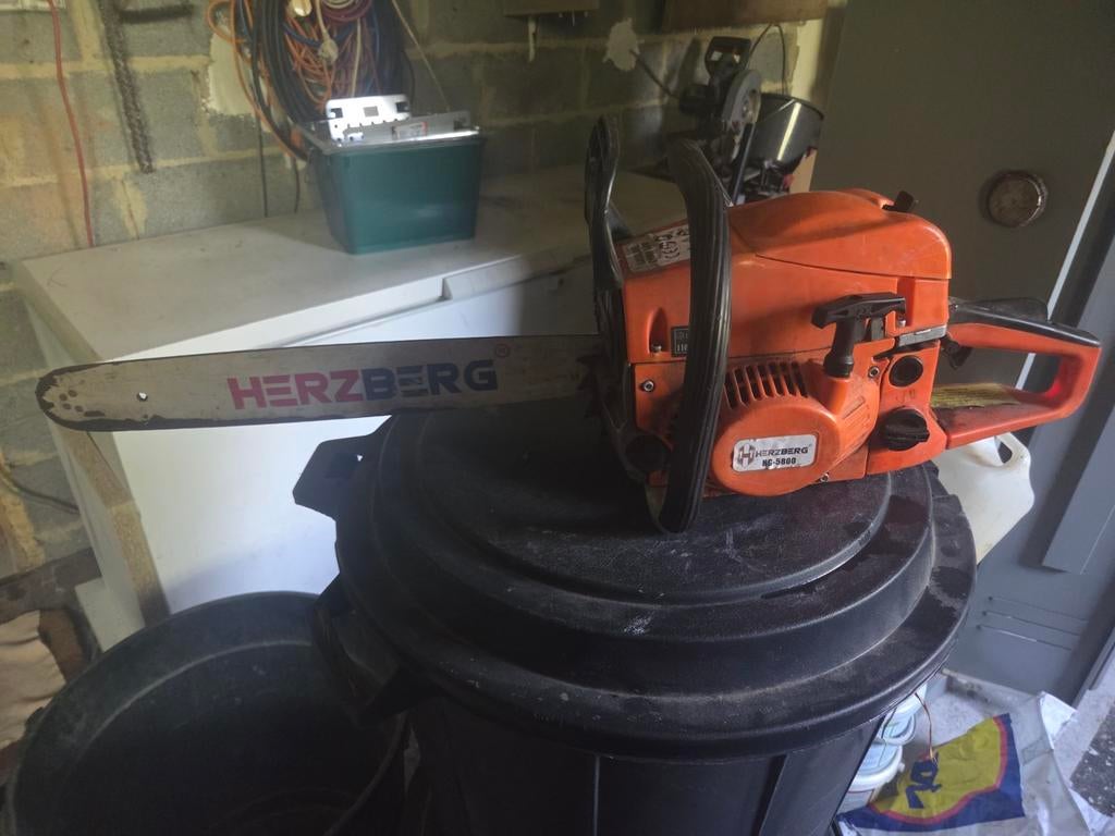 À vendre des tronçonneuses il doit partir en plus vite possi