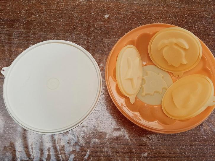 Ensemble Tupperware moules a charlotte + plateau, Maison & Meubles, Cuisine| Tupperware, Comme neuf, Orange, Enlèvement