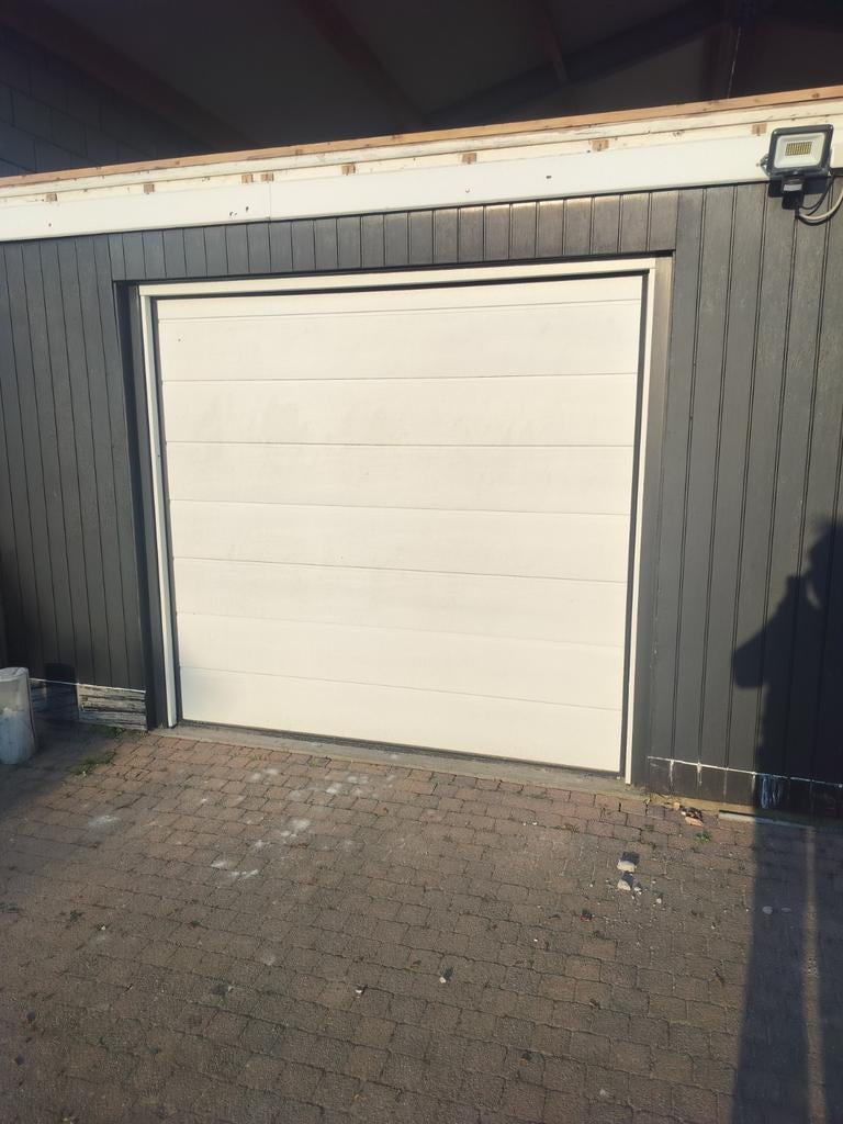PVC garagepoort met 2 afstandsbedieningen, Doe-het-zelf en Bouw, Deuren en Vliegenramen, Ophalen