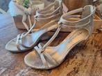 Elegante sandaal met hak en T-strap., Kleding | Dames, Tamaris, Overige kleuren, Zo goed als nieuw, Sandalen of Muiltjes