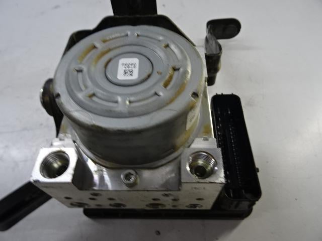 ABS POMP Ford USA Mustang VI Convertible (250220-04354), Gebruikt, Mevr. I. Hauben, Rue de l'Espoir 34 34
4030  GRIVEGNÉE, BE