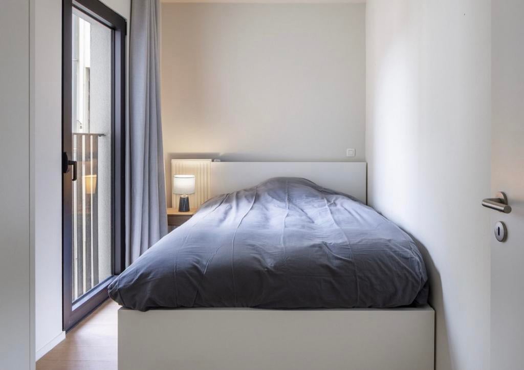 IKEA MALM MET POCKETVERINGMATRAS, Queen size, Enlèvement, 200 cm, 140 cm