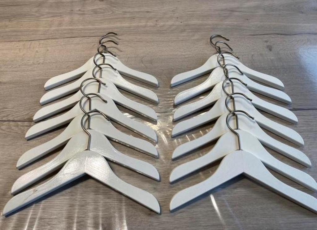 14 kapstokjes, Ophalen, Zo goed als nieuw