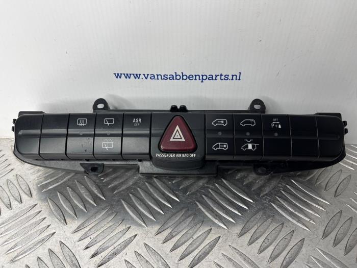 Paniekverlichtings Schakelaar van een Mercedes Viano, Auto-onderdelen, Dashboard en Schakelaars, Mercedes-Benz, Gebruikt, 3 maanden garantie