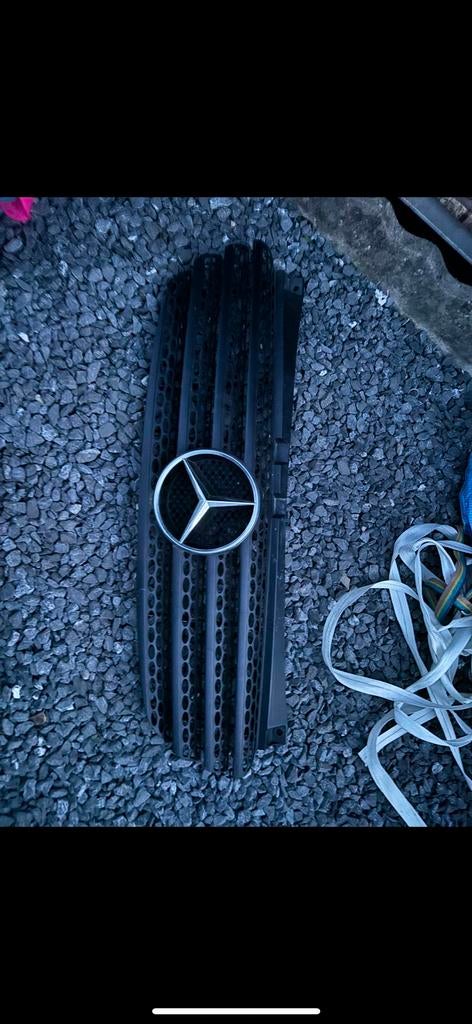 Mercedes Vito 639 Grille, Ophalen