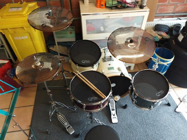 Complete low volume practice drumkit, Musique & Instruments, Batteries & Percussions, Enlèvement
