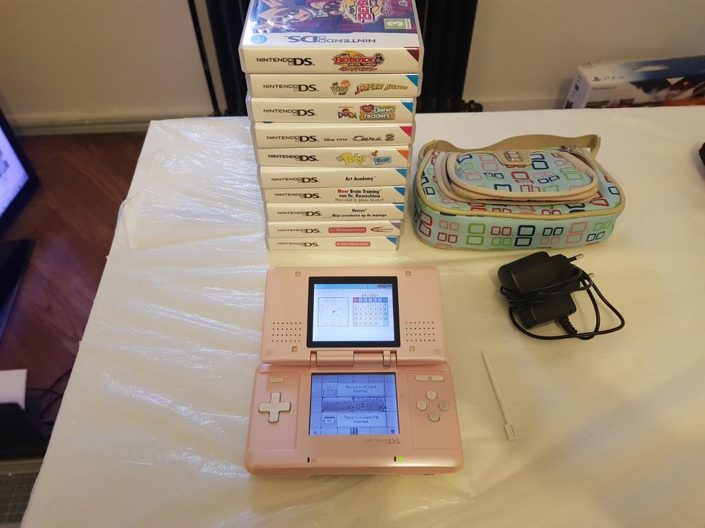 Nintendo ds tank rose met accessoires en 10 games, Roze