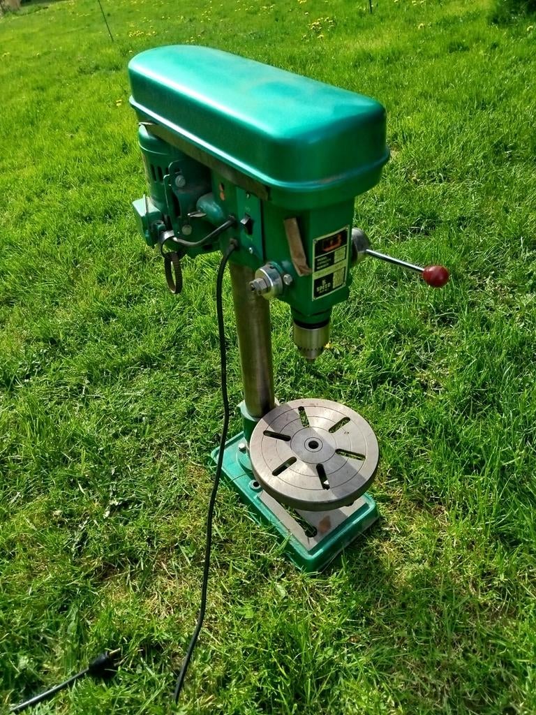 Excellente perceuse à colonne KZ-13, Bricolage & Construction, Outillage | Foreuses, Perceuse