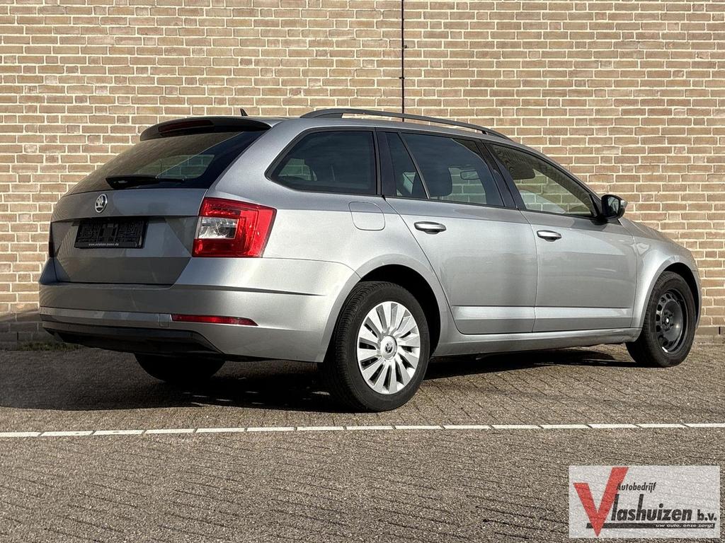 Skoda Octavia Combi 1.6 TDI Greentech Style | Airco | Cruise, Auto's, Skoda, Automaat, Parkeersensor, Zwart, Bedrijf