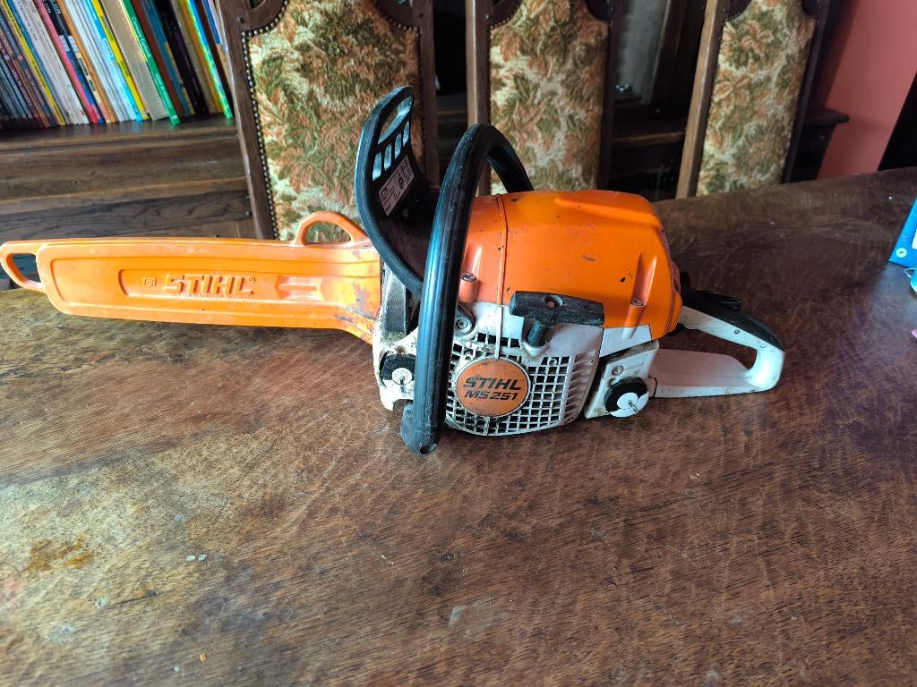 Stihl MS 251, Bricolage & Construction, Outillage | Scies mécaniques, Enlèvement, Utilisé, Tronçonneuse, Stihl