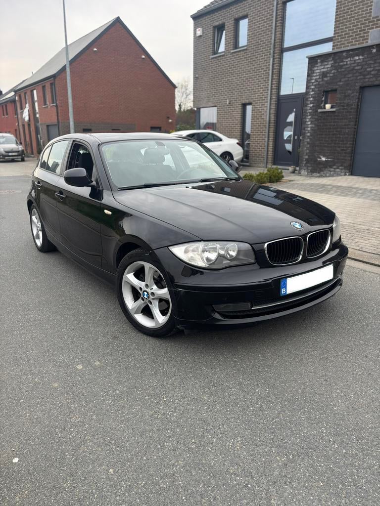 BMW serie 1  e87, Auto's, BMW, Euro 5, Zwart, Zwart, 5 deurs