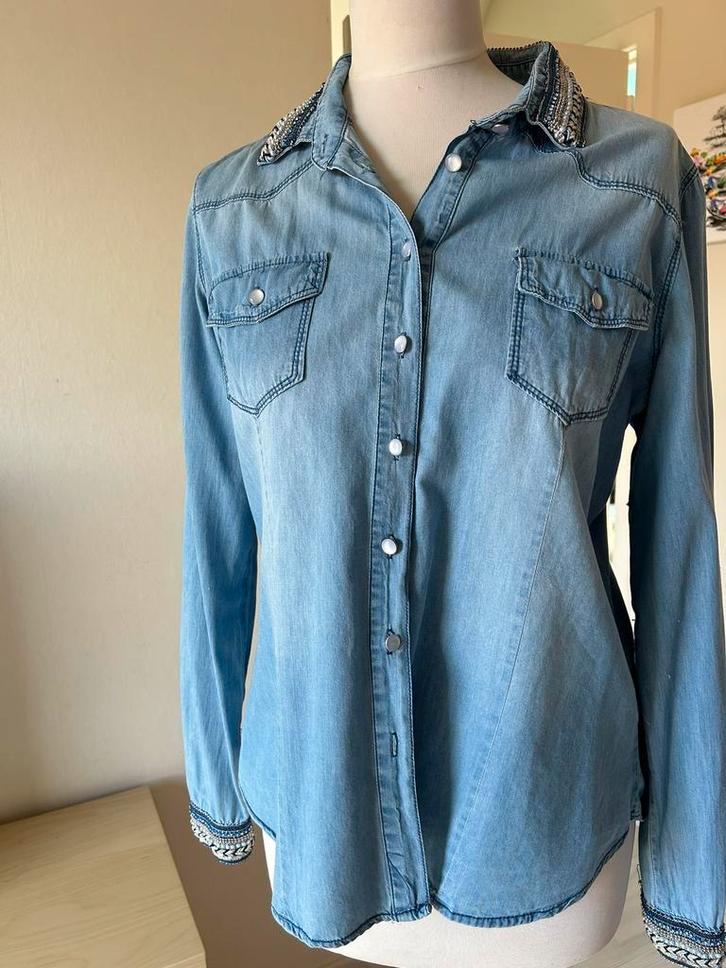 Jeansbloes strasse Lola Liza 38, Kleding | Dames, Blouses en Tunieken, Zo goed als nieuw, Maat 38/40 (M), Blauw, Ophalen of Verzenden