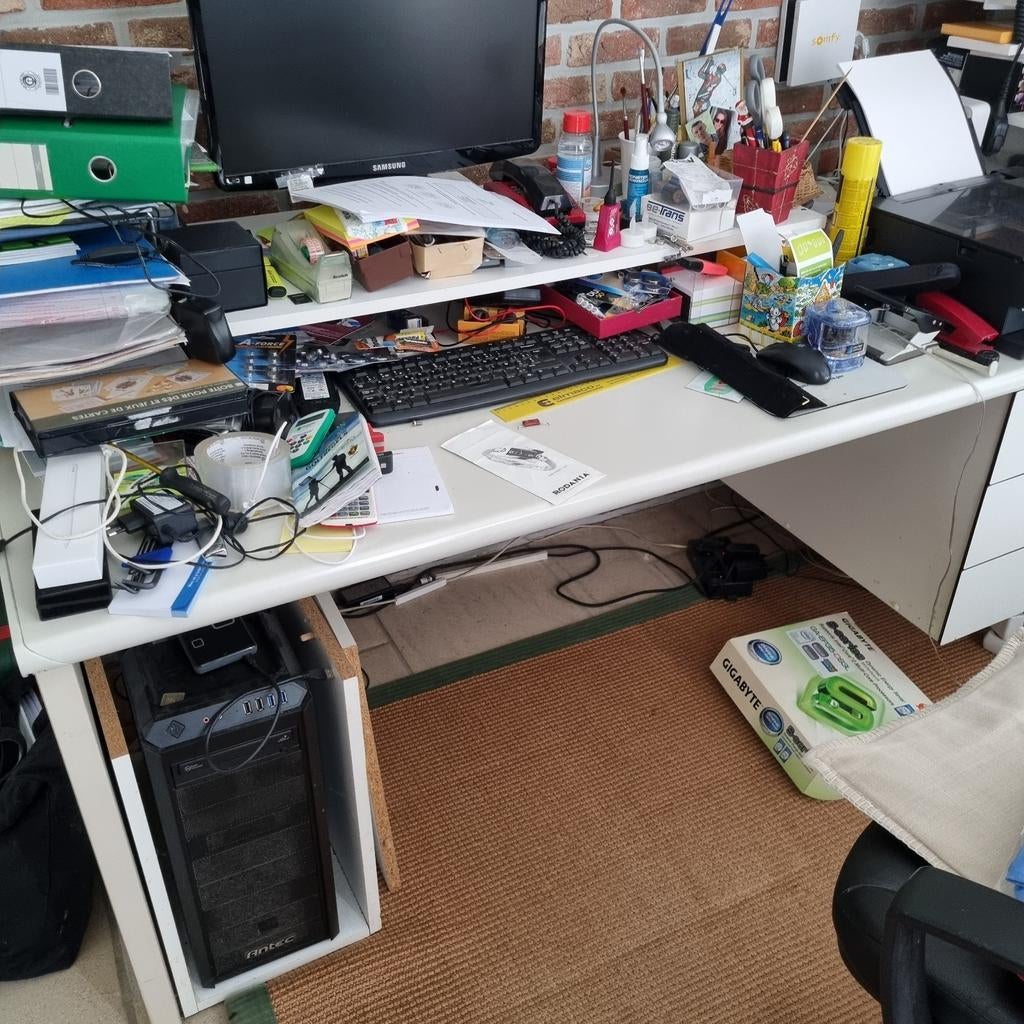 Bulo bureau met 3 schuiven., Enlèvement