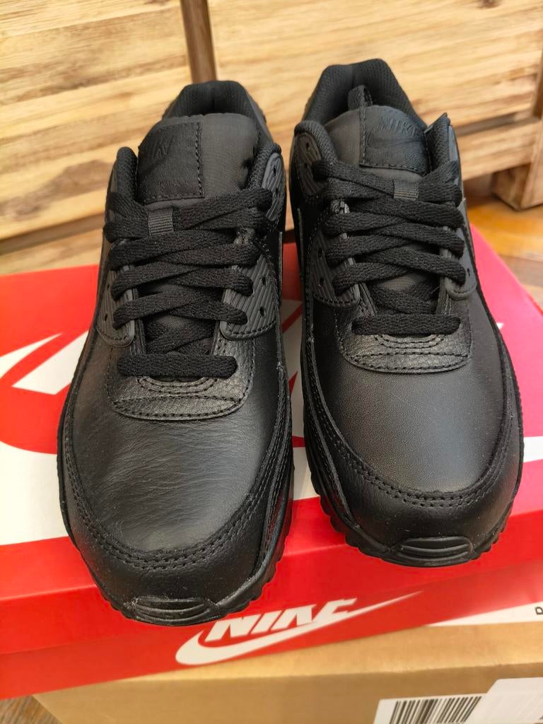 Basket Nike taille 42 jamais porté neuf, Vêtements | Hommes, Enlèvement ou Envoi