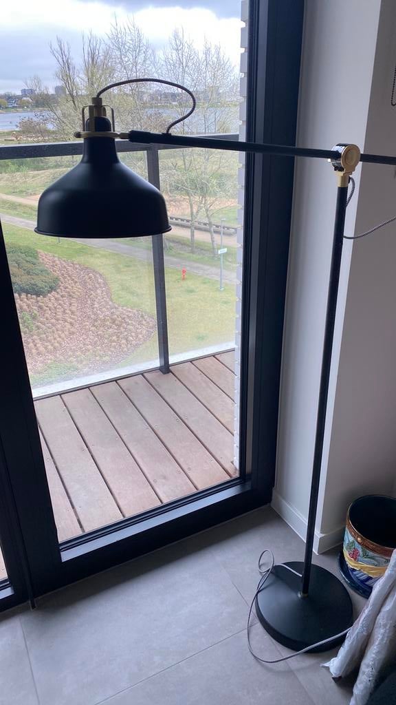 Zwarte vloerlamp metaal, Enlèvement, Comme neuf, Métal