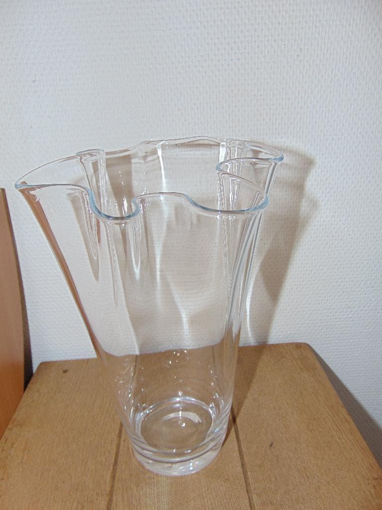 Vaas 26 cm in prima staat, Ophalen of Verzenden, Zo goed als nieuw, Glas, Minder dan 50 cm