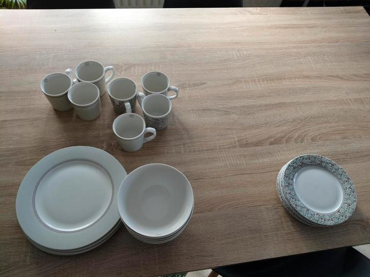 Laura Ashley servies, Huis en Inrichting, Keuken | Tupperware, Ophalen