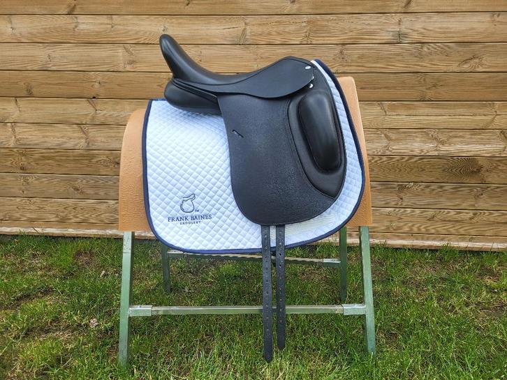 Dressuurzadel Frank Baines Andante, 17,5 inch, M, Animaux & Accessoires, Chevaux & Poneys | Selles, Neuf, Dressage, Enlèvement