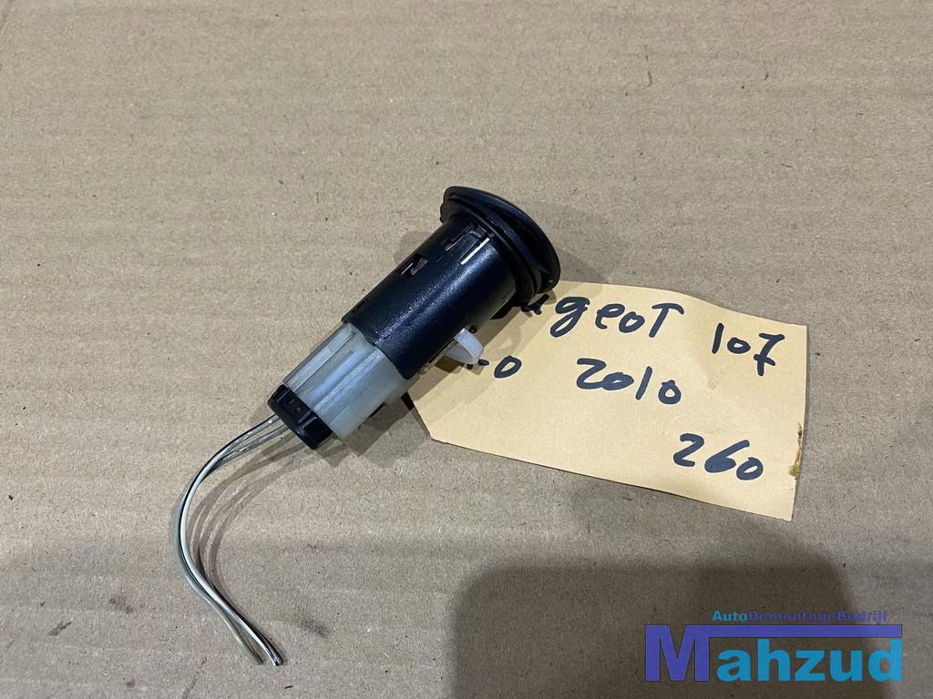 PEUGEOT 107 C1 AYGO 12V Aansteker aansluiting 2005-2014, Autos : Pièces & Accessoires, Électronique & Câbles, Peugeot, Utilisé