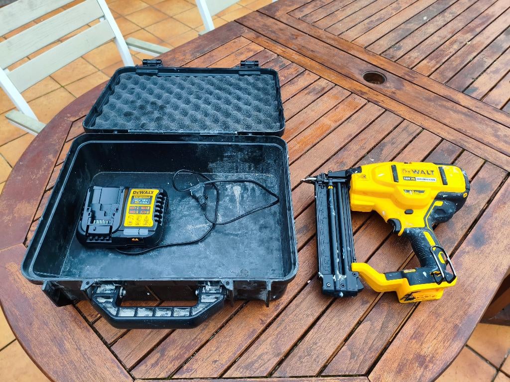 Cloueuse DeWalt DCN 680, Enlèvement, Comme neuf