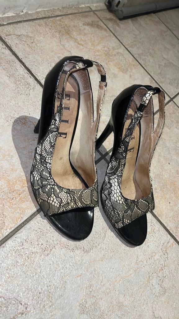 Escarpins motif dentelle, Vêtements | Femmes, Chaussures, Escarpins, Comme neuf, Enlèvement, Noir