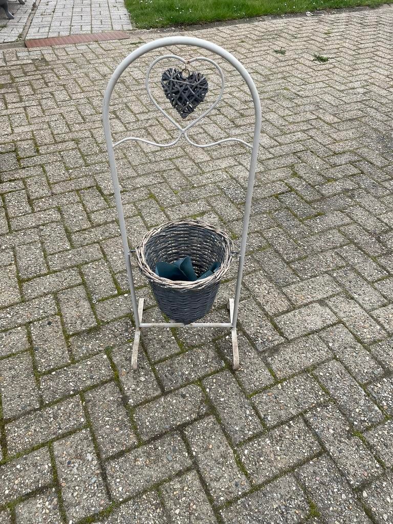 Bloempot met staander, Tuin en Terras, Ophalen, Zo goed als nieuw