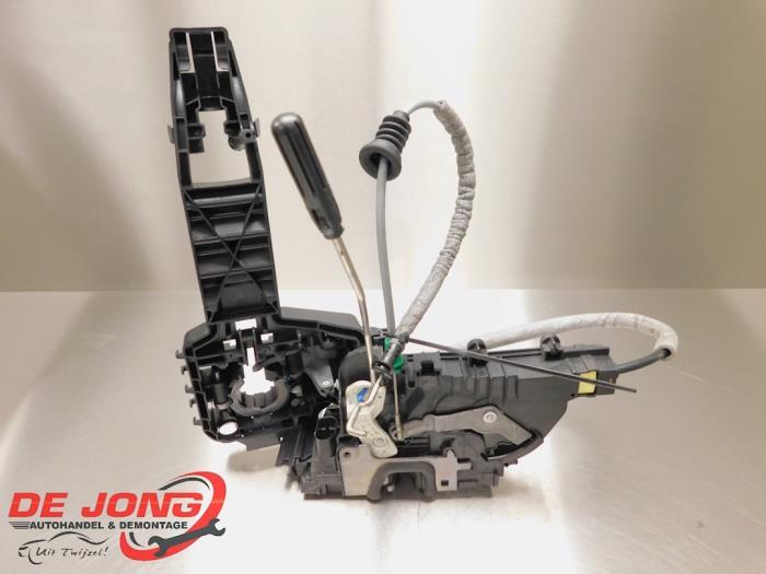 Deurslot Mechaniek 2Deurs links van een Mercedes Vito, Gebruikt, -, Ophalen of Verzenden, -