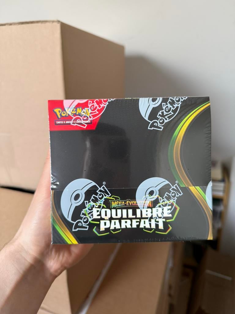 Pokémon display ME03 equilibre parfait, Hobby & Loisirs créatifs, Jeux de cartes à collectionner | Pokémon, Enlèvement ou Envoi