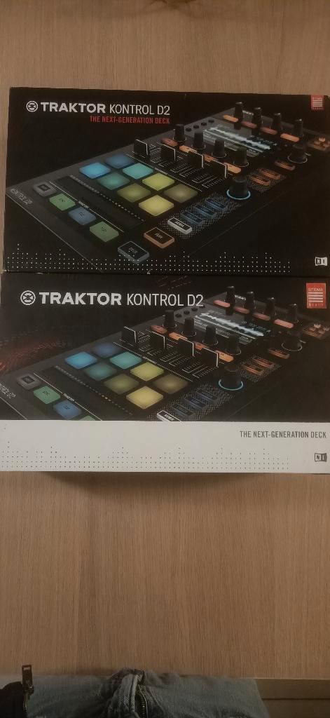 DJ - controller. "Traktor kontrol D2" paar, Diensten en Vakmensen, Muzikanten, Artiesten en Dj's, DJ