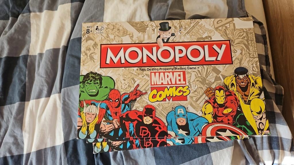 Jeu de plateau anglais Monopoly Marvel Comics Monopoly, Trois ou quatre joueurs, Enlèvement ou Envoi, Neuf, Monopoly