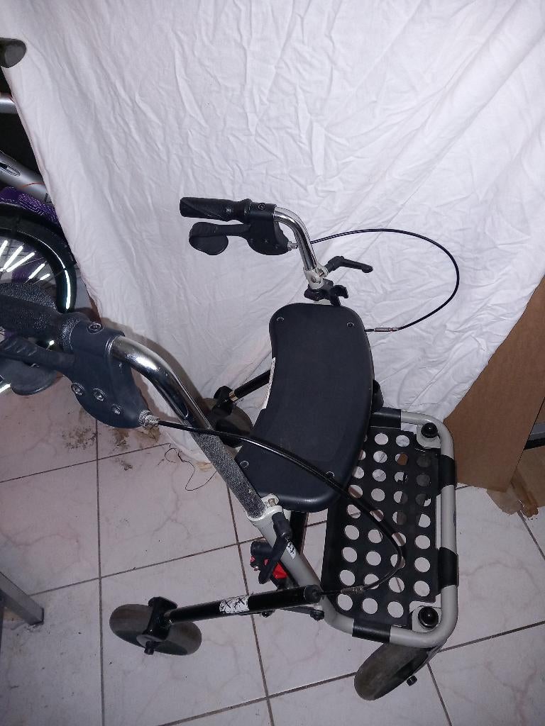 rollator, Diversen, Ophalen of Verzenden, Opvouwbaar, Zo goed als nieuw