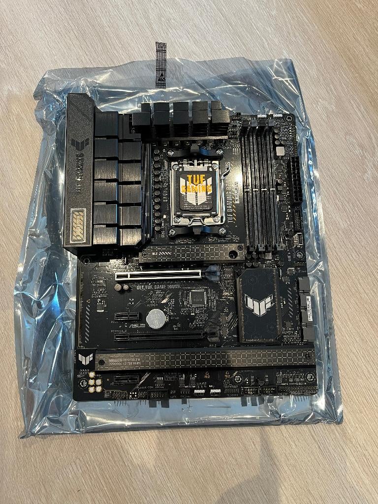 ASUS TUF Gaming B650-PLUS, Computers en Software, Moederborden, Ophalen of Verzenden, Zo goed als nieuw, ATX, DDR5