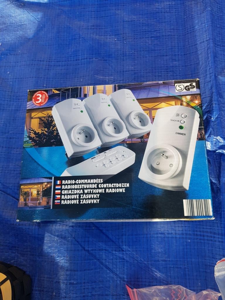 Lot de 4 prises avec télécommande, Bricolage & Construction, Électricité & Câbles, Enlèvement