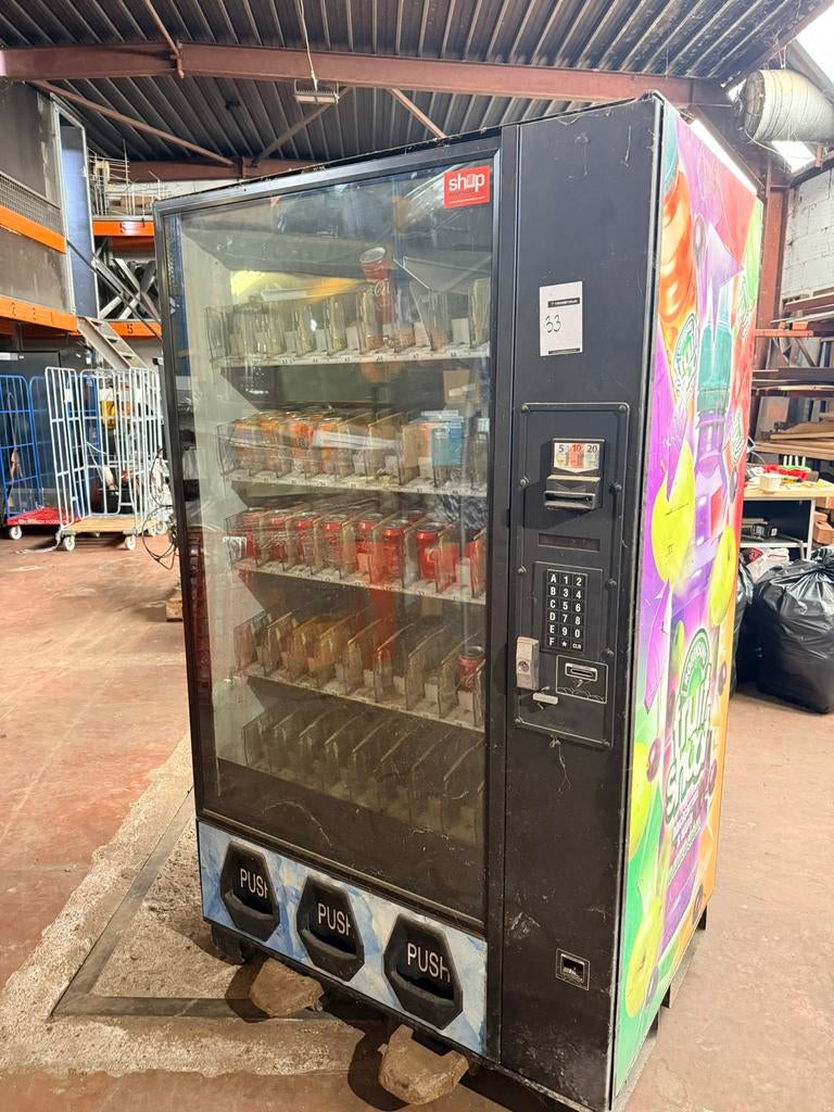 Drankautomaat / frisdrankautomaat voor blikjes en flesjes, Ophalen