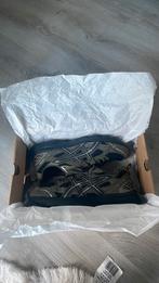 Asics Avec des très belles couleurs, taille 44, Ophalen of Verzenden, Zo goed als nieuw