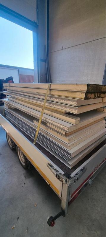 Sandwichpanelen  beschikbaar voor biedingen