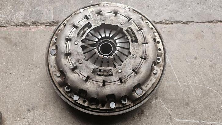 koppeling dubbel massa vliegwiel BMW 1 serie E81 E82 E87 E88, Auto-onderdelen, Motor en Toebehoren, Gebruikt, Herkomst onderdeel bekend