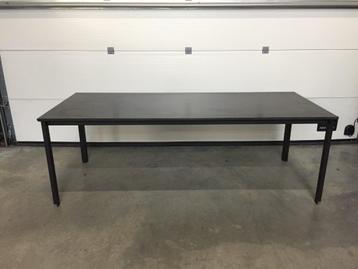 (144) Grote moderne eettafel bureeltafel beschikbaar voor biedingen