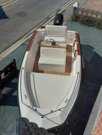 Elan 495GT consoleboot beschikbaar voor biedingen