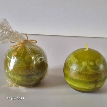 Set van 2 nieuwe bolvormige kaarsen, groene kleur beschikbaar voor biedingen