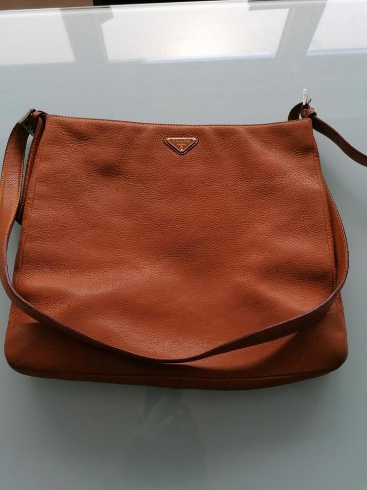 Prada schoudertas /crossbody., Handtassen en Accessoires, Tassen | Schoudertassen, Gebruikt, Overige merken, Bruin, Leer, Ophalen of Verzenden