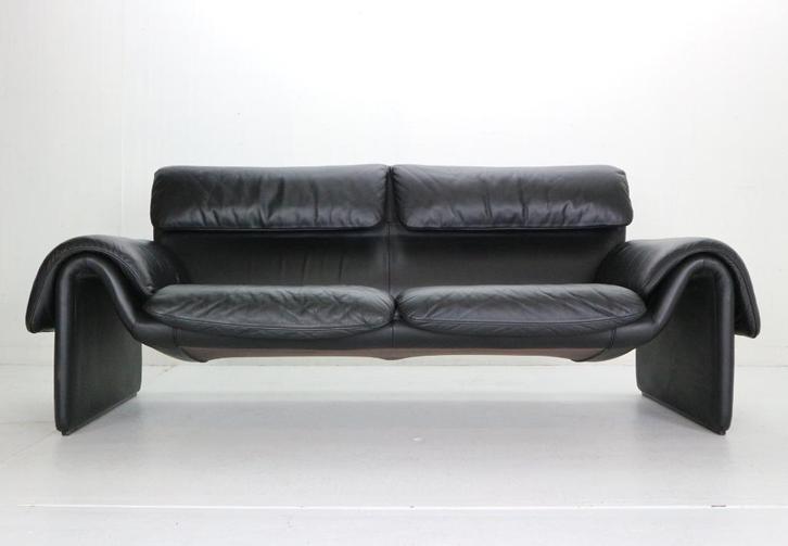 De Sede Lederen Design Bank Tweezits Zwart 'DS-2011/02', Huis en Inrichting, Zetels | Zetels, Zo goed als nieuw, Rechte bank, Tweepersoons