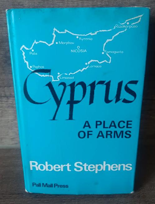Cyprus A place of arms, Boeken, Geschiedenis | Wereld, Gelezen, Ophalen of Verzenden