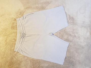 Sweatshort (Maat 164) beschikbaar voor biedingen