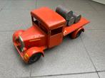 Camion Renault CIJ années 40 orange avec 4 barils, Hobby & Loisirs créatifs, Utilisé