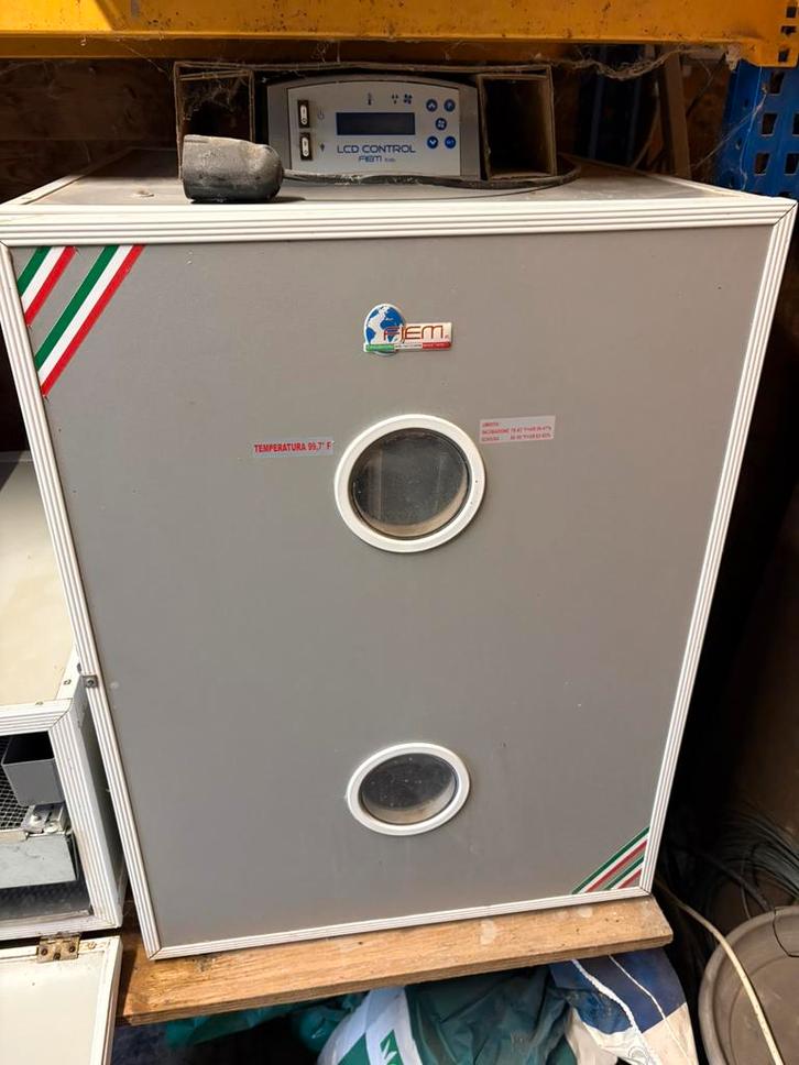 Fiem broedmachine een uitkipkast, Dieren en Toebehoren, Pluimvee | Toebehoren, Gebruikt, Broedmachine, Ophalen