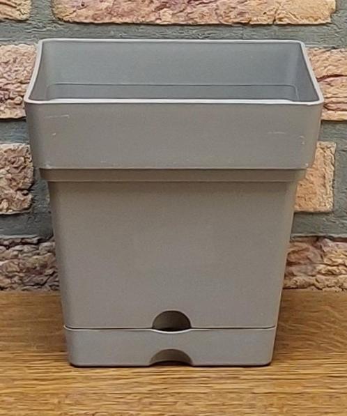 Bloempot met waterreservoir - In uitstekende staat - € 4, Tuin en Terras, Bloempotten, Zo goed als nieuw, Kunststof, Binnen, Balkon