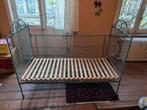 Lit pour enfant vintage en métal. Repliable