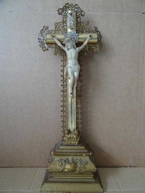 Crucifix en bois antique avec agneau de Dieu crucifix 40cm, Antiquités & Art, Antiquités | Objets religieux, Enlèvement ou Envoi