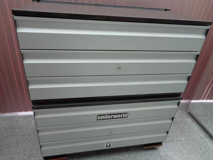 Armoire à tiroir métallique avec allu. fermeture à clé., Antiek en Kunst, Antiek | Meubels | Kasten, Ophalen